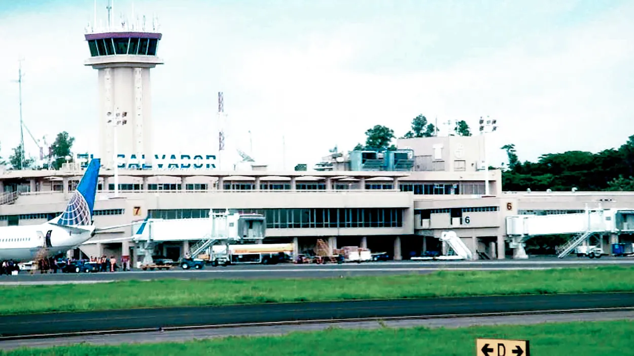 Aeropuerto internacional de El Salvador.jpg